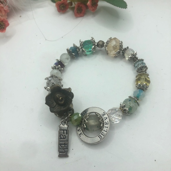 Pastel color crystals with Believe - Picture 1 of 3